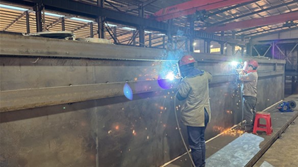 大唐华银株洲2x100万千瓦扩能升级改造项目取水泵船火热生产中！